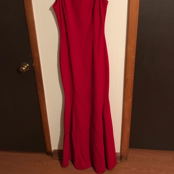 Backless Red body fitted prom/formal dress. - Picture 2 of 4